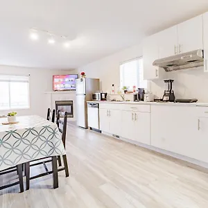 Apartment Walkout Basement Suite, 2 Bdr 4bd, Bright And Spacious, Calgary